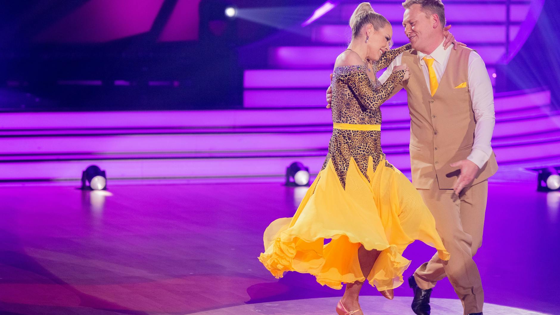 Knossi und Isabel Edvardsson bekamen in „Let’s Dance“-Show 3 19 Punkte für ihren Slowfox.