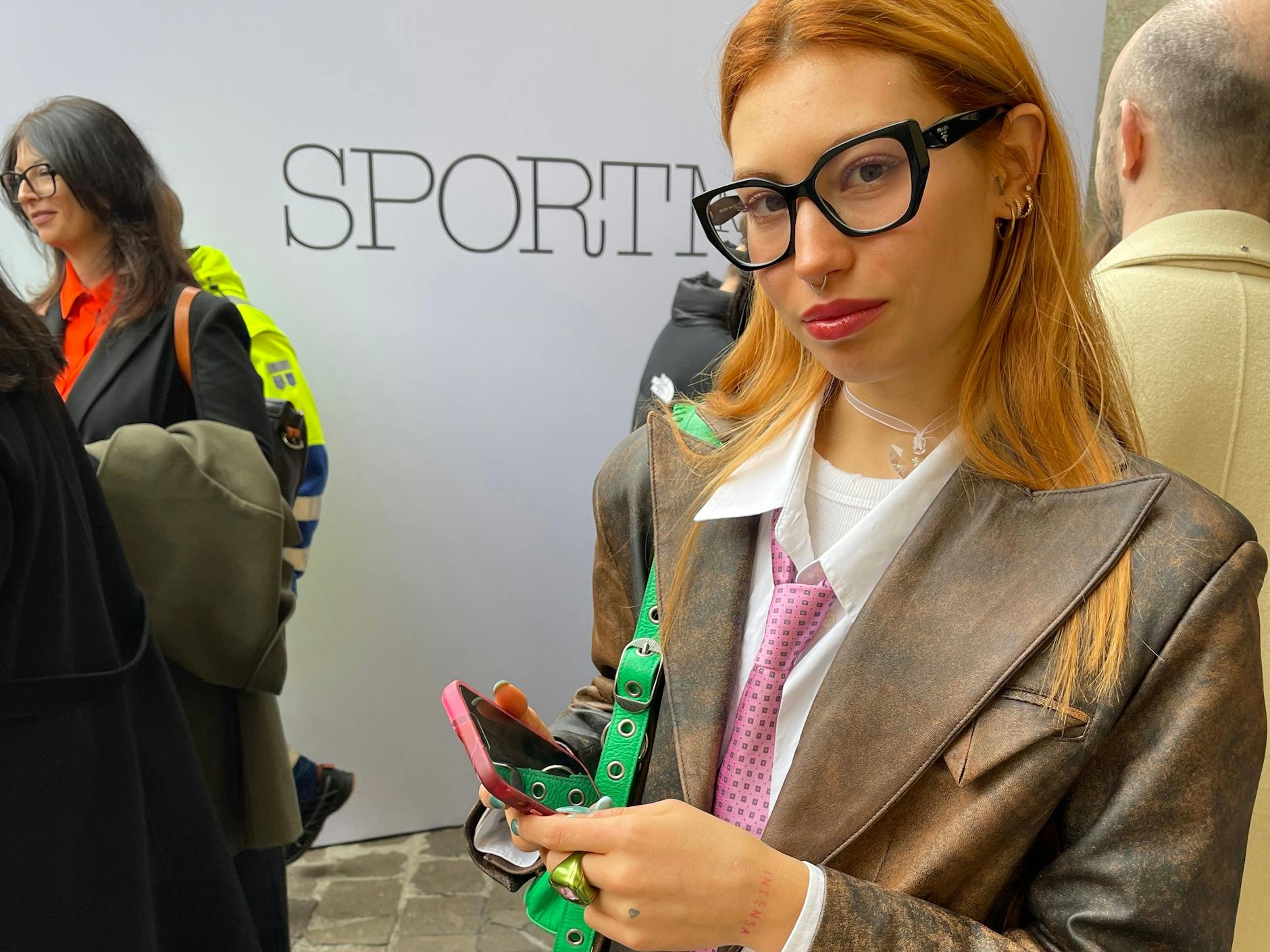 Und der süße Nerd-Look mit großem Gestell geht immer.