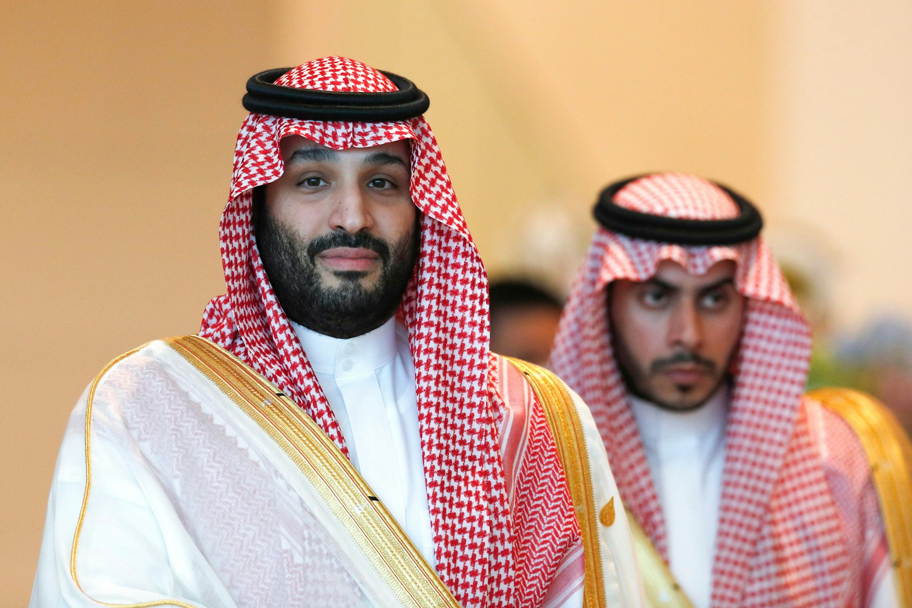 Mohammed bin Salman (l), Kronprinz von Saudi-Arabien, trifft für den informellen Dialog der Apec-Leiter ein, der im Rahmen des Apec-Gipfels stattfindet. 