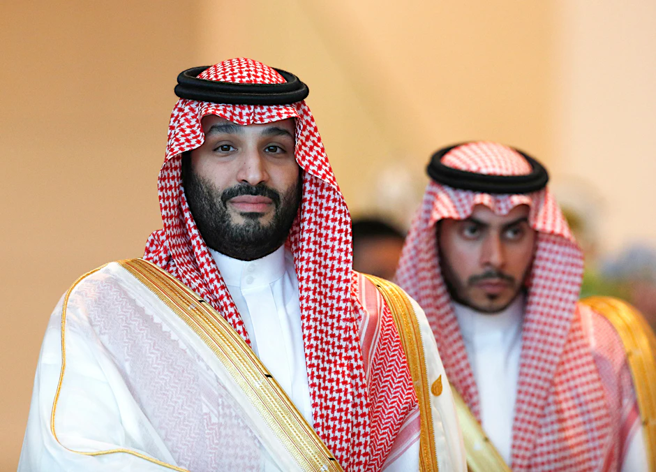 Mohammed bin Salman (l), Kronprinz von Saudi-Arabien, trifft für den informellen Dialog der Apec-Leiter ein, der im Rahmen des Apec-Gipfels stattfindet.&nbsp;