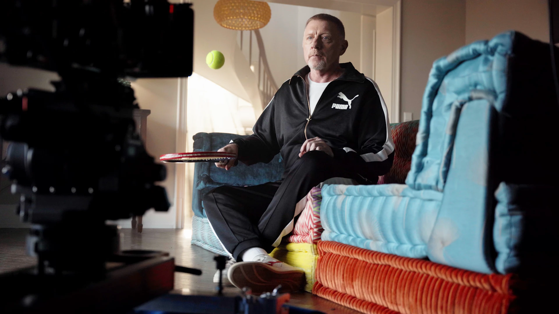 Einmal Tennis, immer Tennis: Im Werbesport zeigt sich Boris Becker auch mit Tennisschläger.