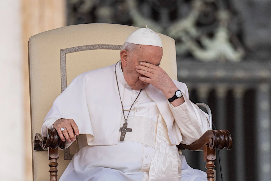 Papst Franziskus während der traditionellen Mittwochsaudienz auf dem Petersplatz in Rom.