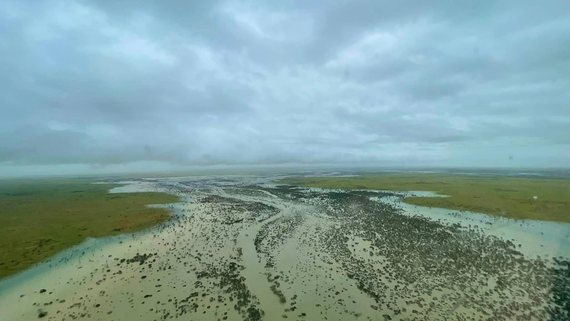 Nach tagelangen heftigen Regenfällen sind Teile des australischen Outbacks überschwemmt.