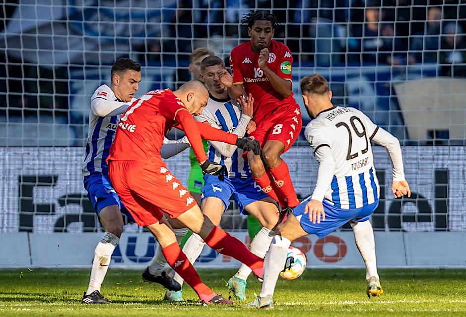 Der Treffer des Mainzer Stürmers Ludovic Ajorque (2.v.l.) führte am Sonnabend dazu, dass Hertha BSC am Ende mit zwei Punkten zu wenig vom Platz gehen musste.