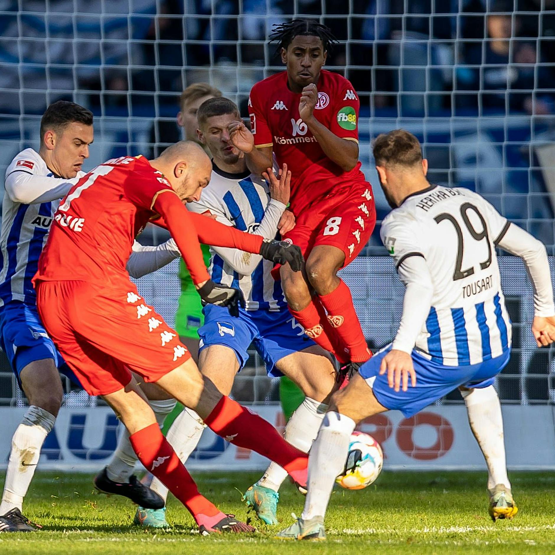 Schrecklich nett: Mit Herthas Investor ist es wie mit dem Elfmeter gegen Mainz