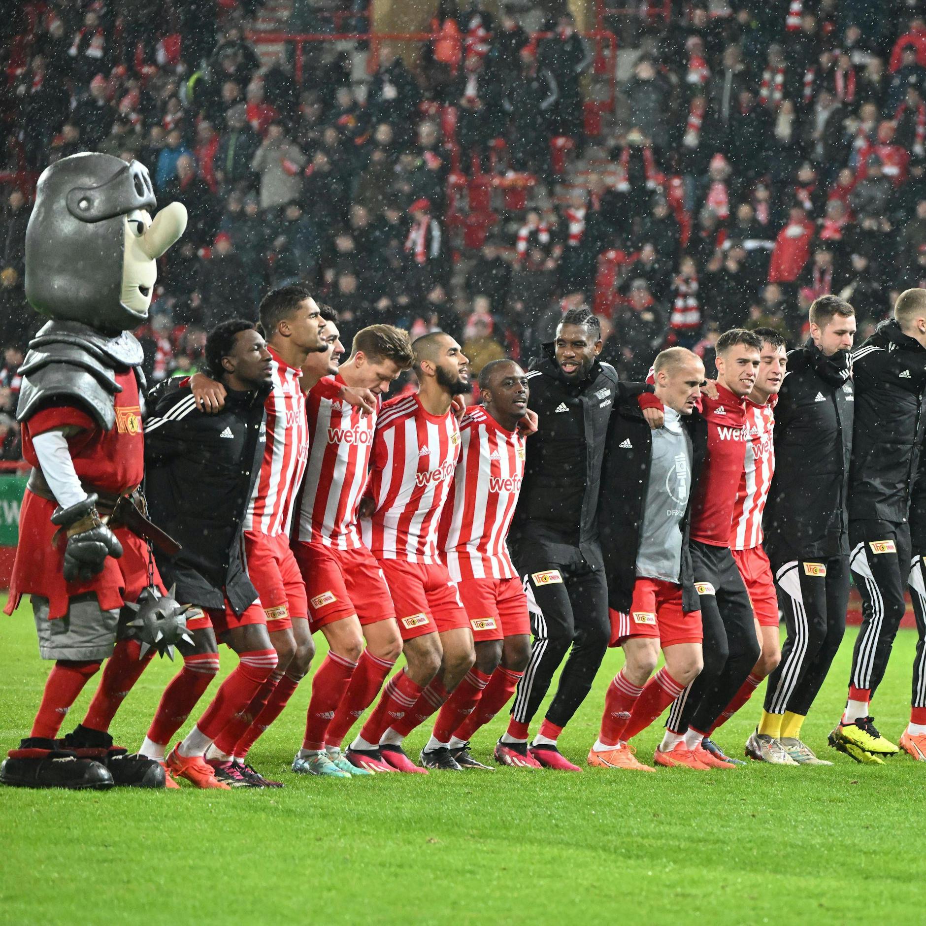 So feierte der 1. FC Union den 2:1-Pokalerfolg über den VfL Wolfsburg.