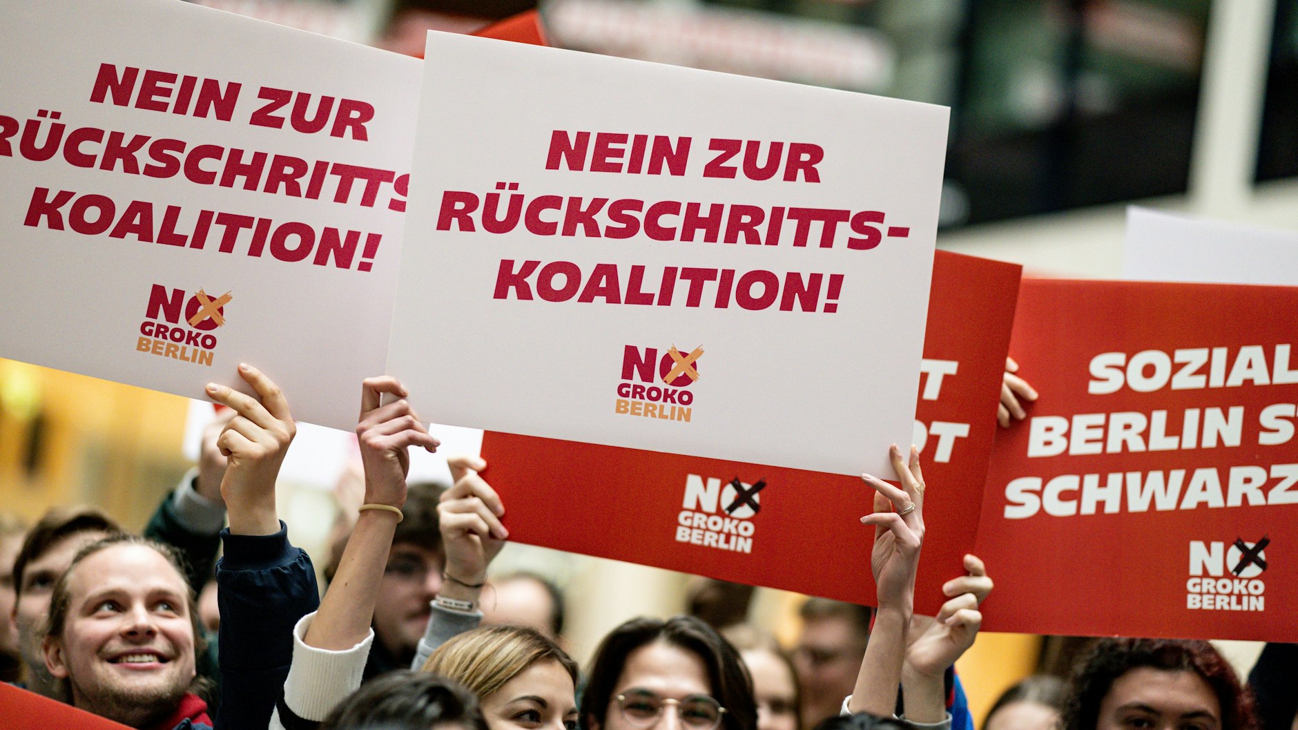 Sie wollen lieber in die Opposition: Die Berliner Jusos haben sich gegen eine Koalition mit der CDU ausgesprochen.