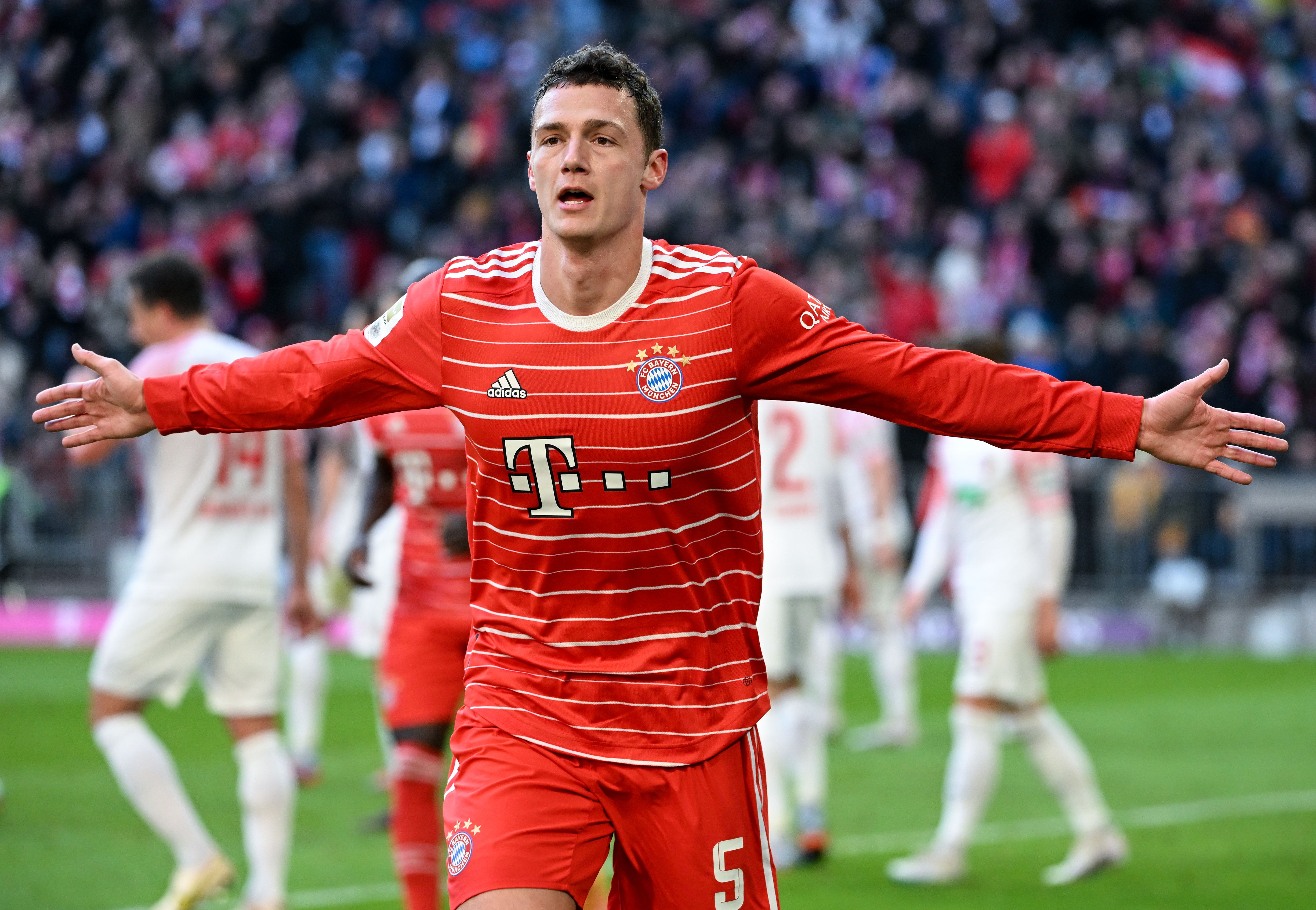 Image - Augsburg reizt die Rotations-Bayern früh und geht dann im Sturmwirbel der Münchner unter