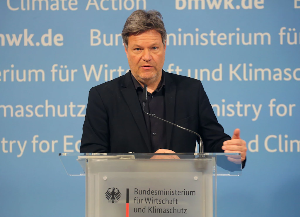 Sonne ernten vom Balkon: Habecks Pläne für mehr Solarstrom