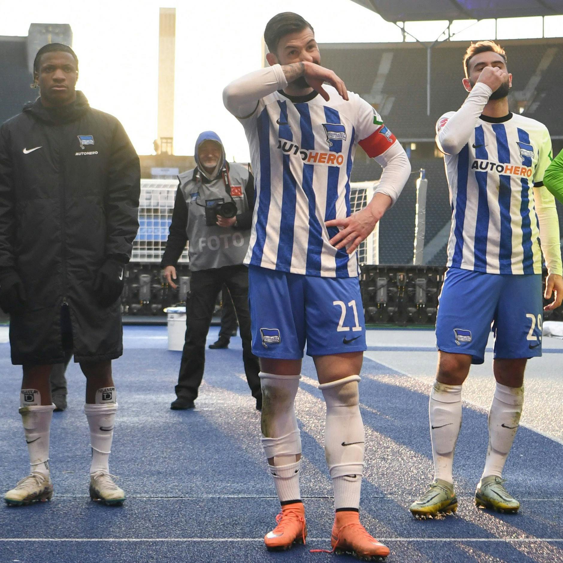 Kapitän Marvin Plattenhardt nach dem Abpfiff des 1:1 von Hertha BSC. 