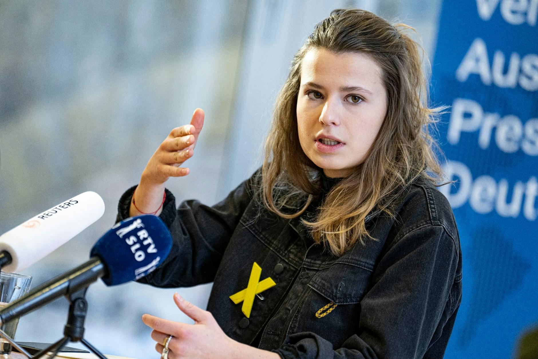 Klimaschutzaktivistin Luisa Neubauer spricht auf einer Veranstaltung. 