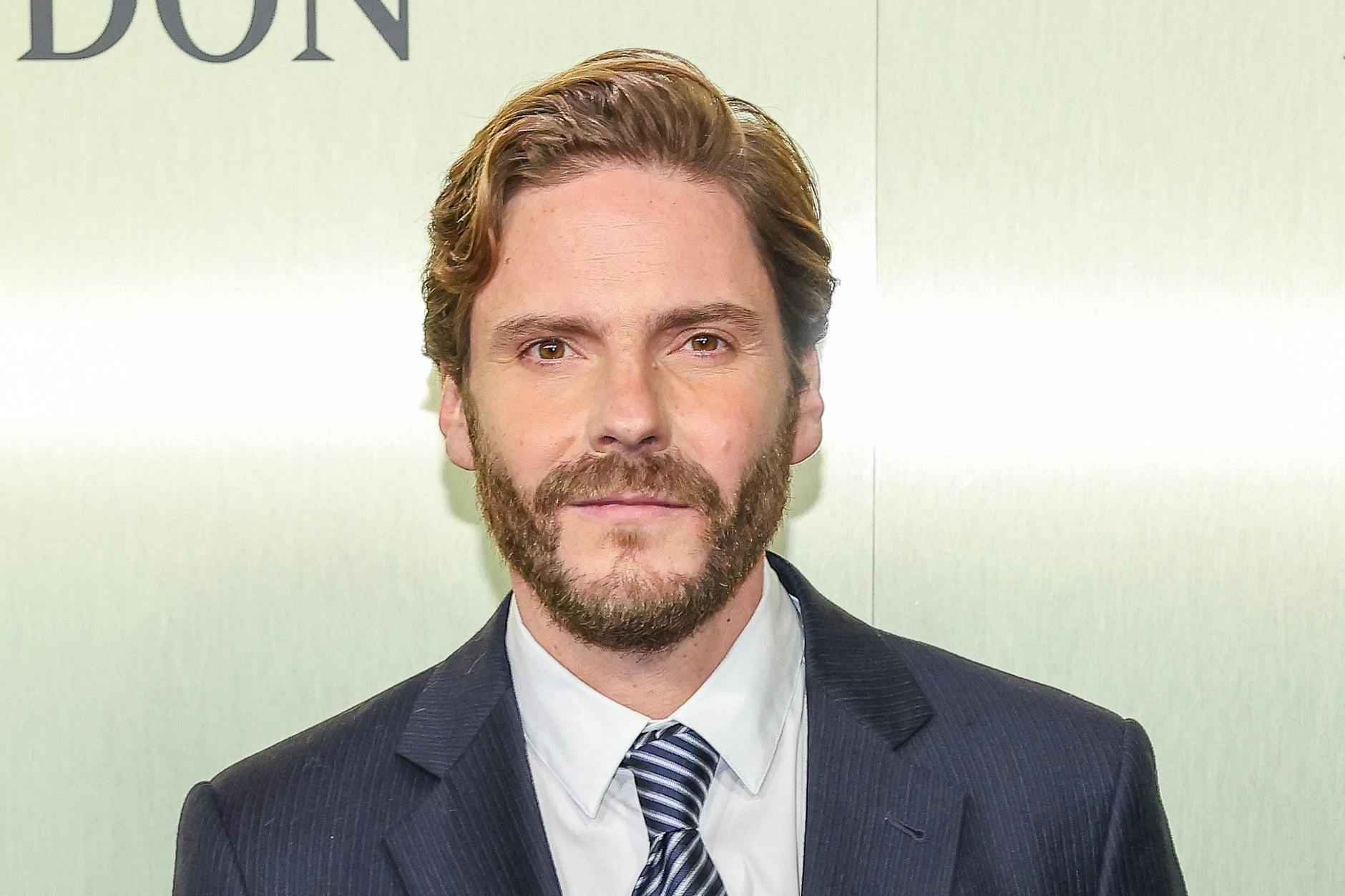 Daniel Brühl kann nicht fassen, dass sein Film „Im Westen nichts Neues“ bei den Oscars nominiert ist.