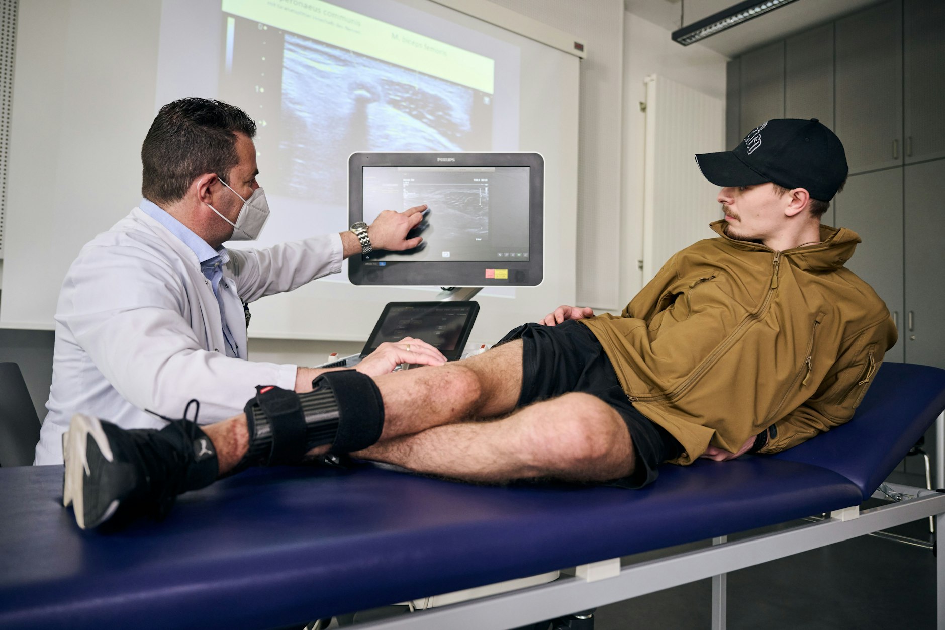Ein ukrainischer Soldat ist zur Behandlung in einem deutschen Krankenhaus (Symbolbild).