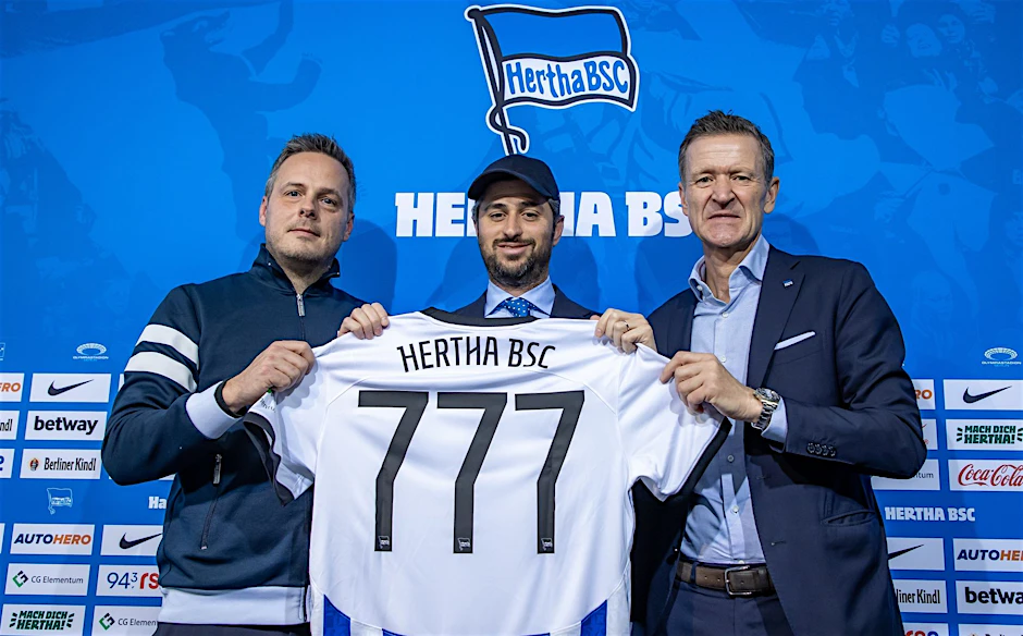 Hertha-Präsident Kay Bernstein, 777-Partners-Geschäftsführer Joshua Wander und Hertha-Geschäftsführer Thomas Herrich (v.l.) starten eine neue Zusammenarbeit.