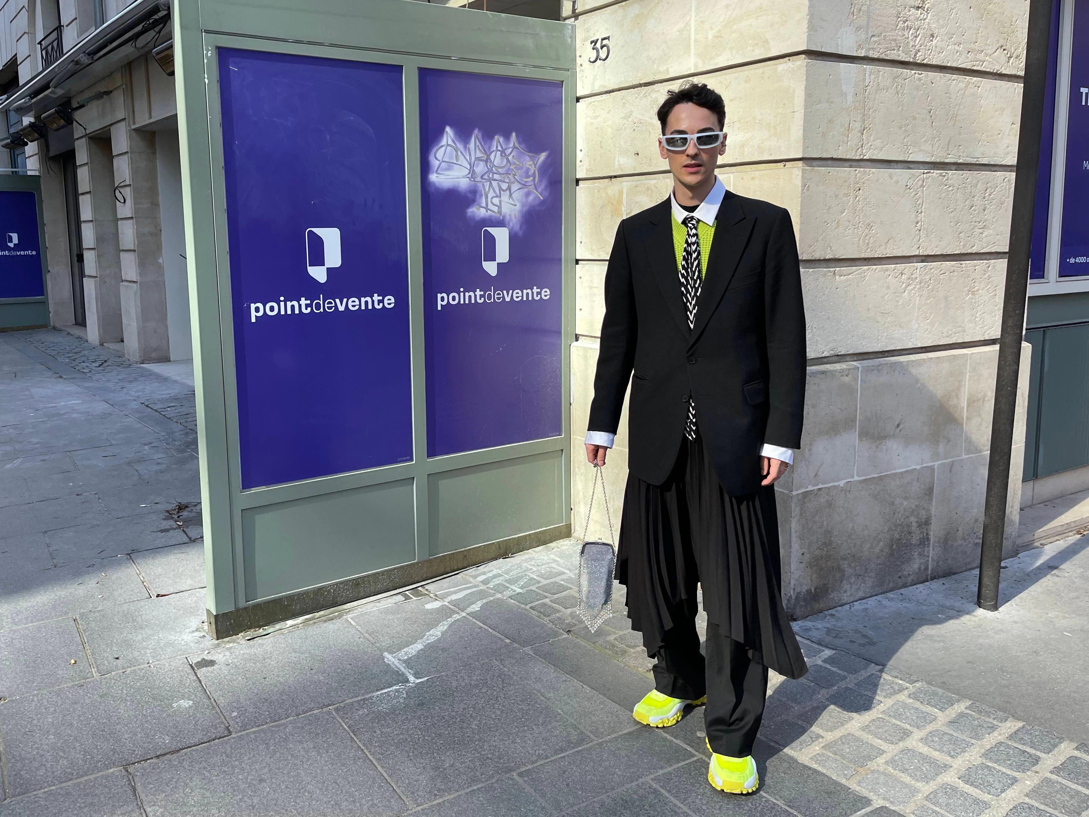 Simon Riepe ist Fashion Editor beim Hamburger Tush Magazine, dass dem Fotografen Armin Morbach gehört.