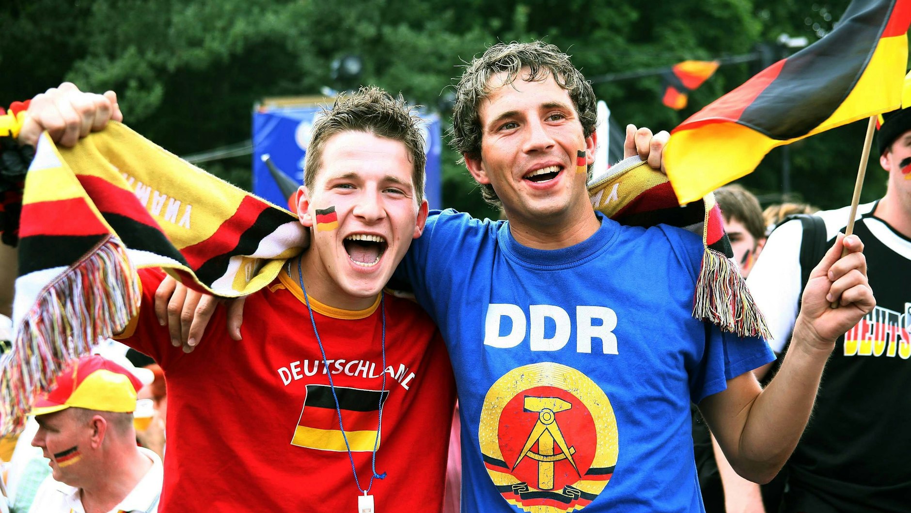 Die Wiedervereinigung zwischen Ost- und Westdeutschen: Herrscht nach der anfänglichen Freude noch immer Frust?