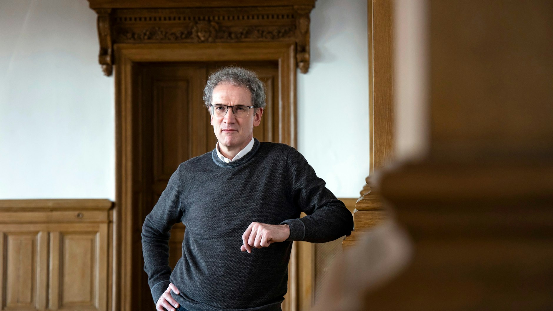 Schriftsteller und Literaturwissenschaftler Dirk Oschmann: In seinem neuen Buch schreibt er sehr kritisch über die Beziehung zwischen den&nbsp; West- und Ostdeutschen nach 32 Jahren Einheit.