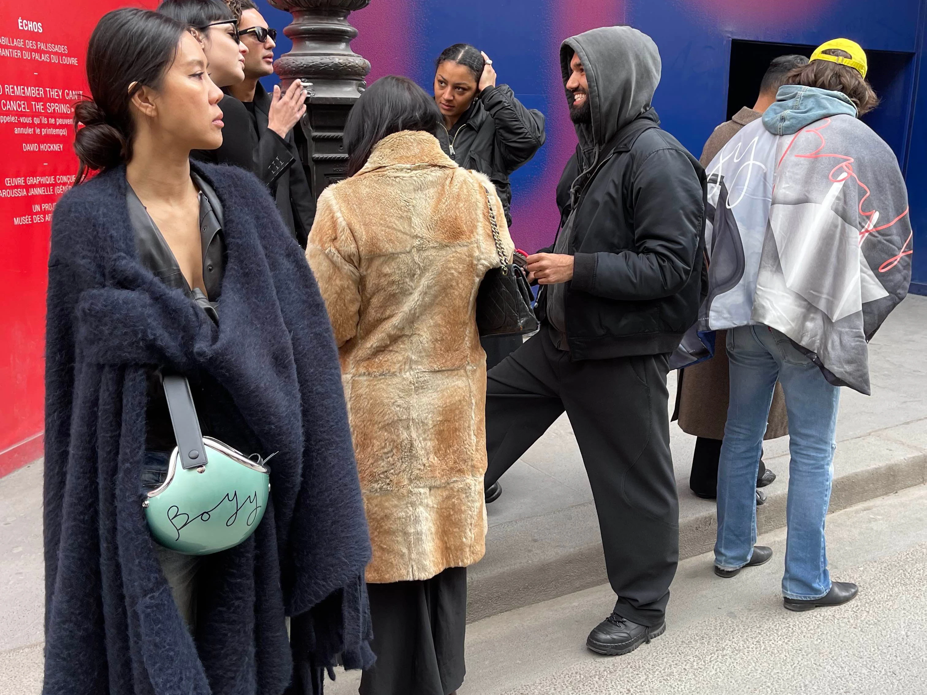 Wannasiri Kongman (links) betreibt mit ihrem Partner Jesse Dorsey (ganz rechts) das&nbsp;New Yorker Nischen-Luxuslabel „Boyy“, das vor allem für pfiffige Taschen bekannt ist.