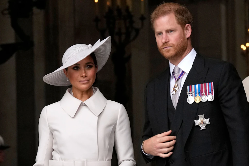 Meghan besucht obdachlose Frauen im 11.000-Dollar-Outfit