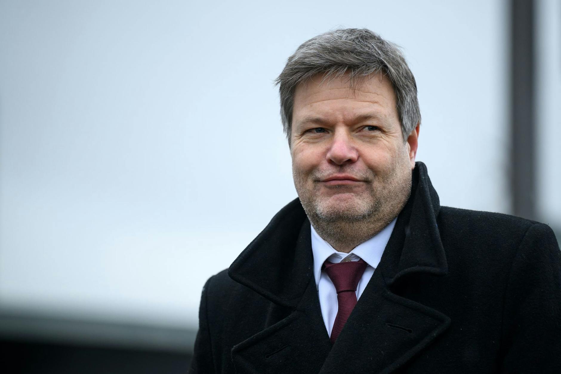 Die Deutsche Energieversorgung sei sicher, es werde zu allen Stunden des Jahres ausreichend Strom zur Verfügung stehen, sagte Wirtschaftsminister Robert Habeck am 1. Februar 2023. Doch der Strom ist teuer.