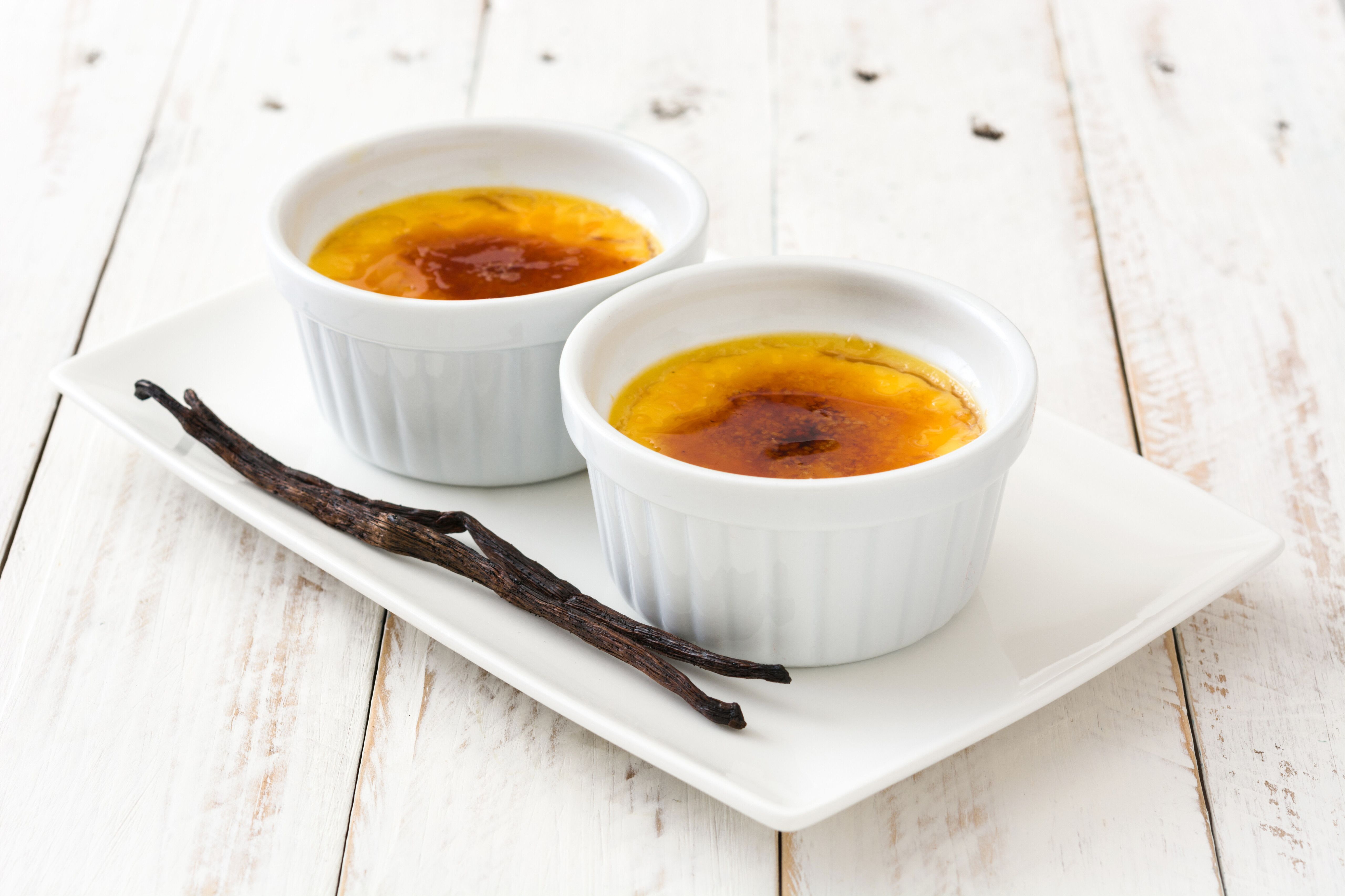 Rezept für Crème brûlée: So gelingt der köstliche Dessert-Klassiker garantiert. Mit und ohne Brenner
