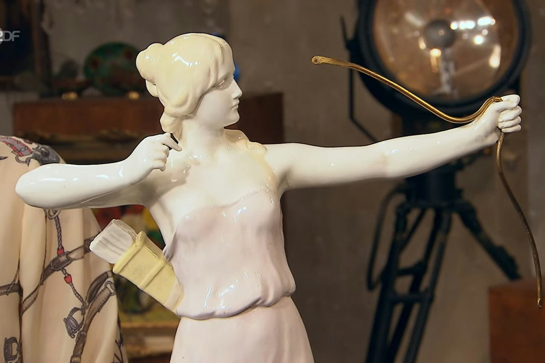 Der Bogen ist verbogen - störte die „Bares für Rares“-Händler wenig.