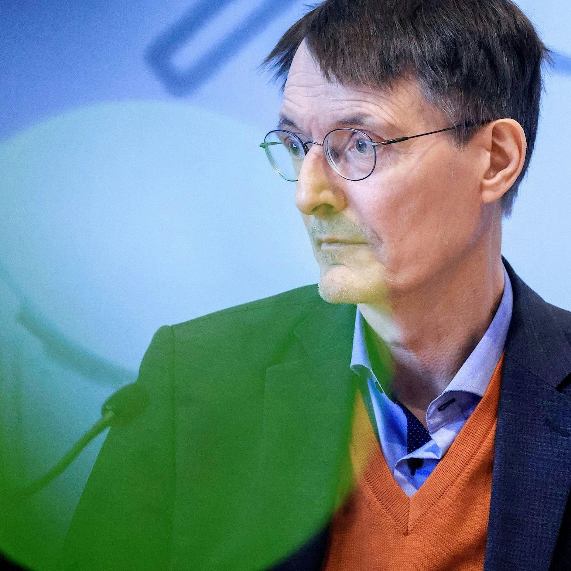 Lauterbach kündigt Hilfe für Impfgeschädigte an