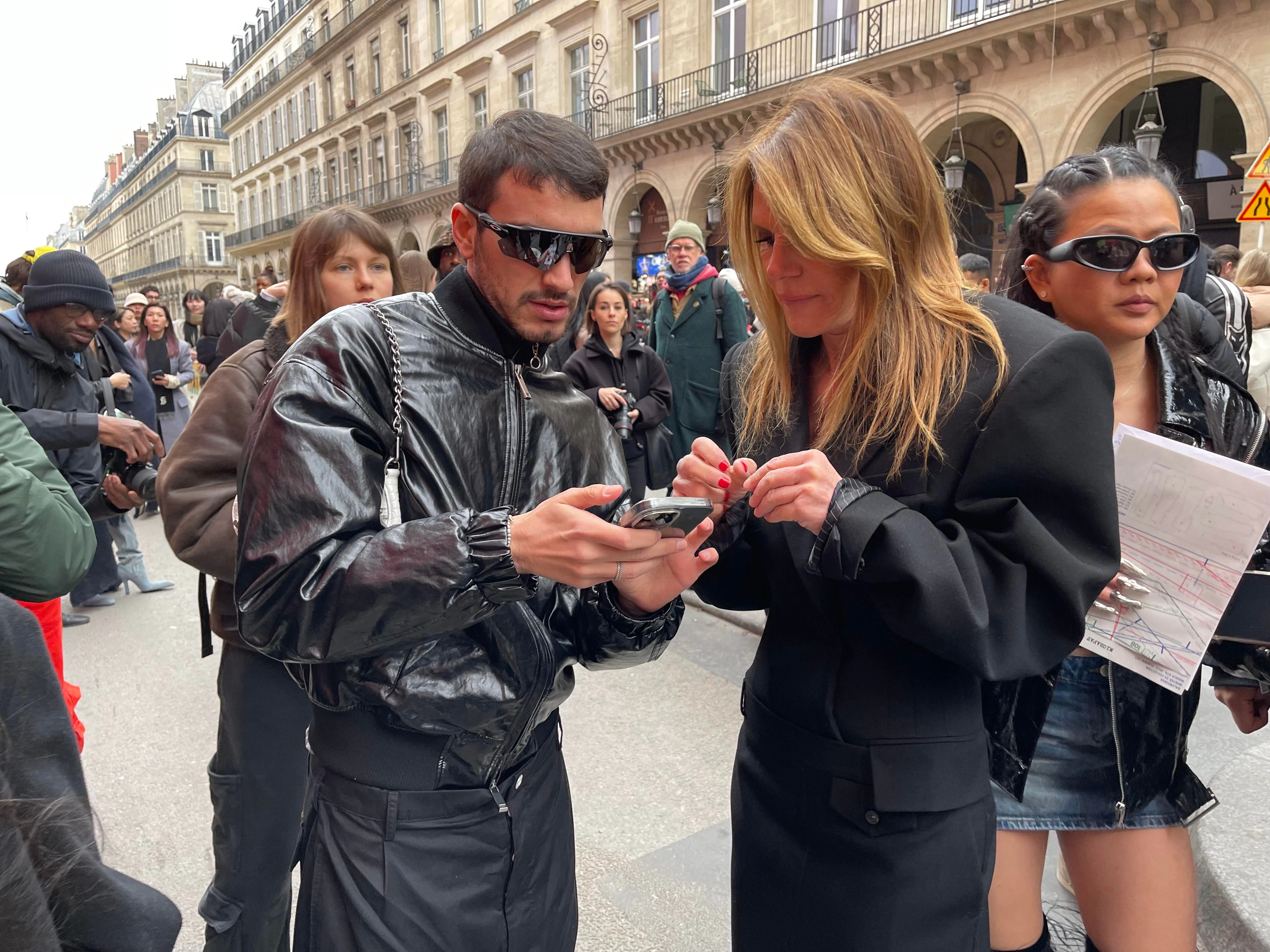 Und da ist auch die liebe Anna Dello Russo wieder, ein treuer Gast bei Balenciaga-Fashionshows.