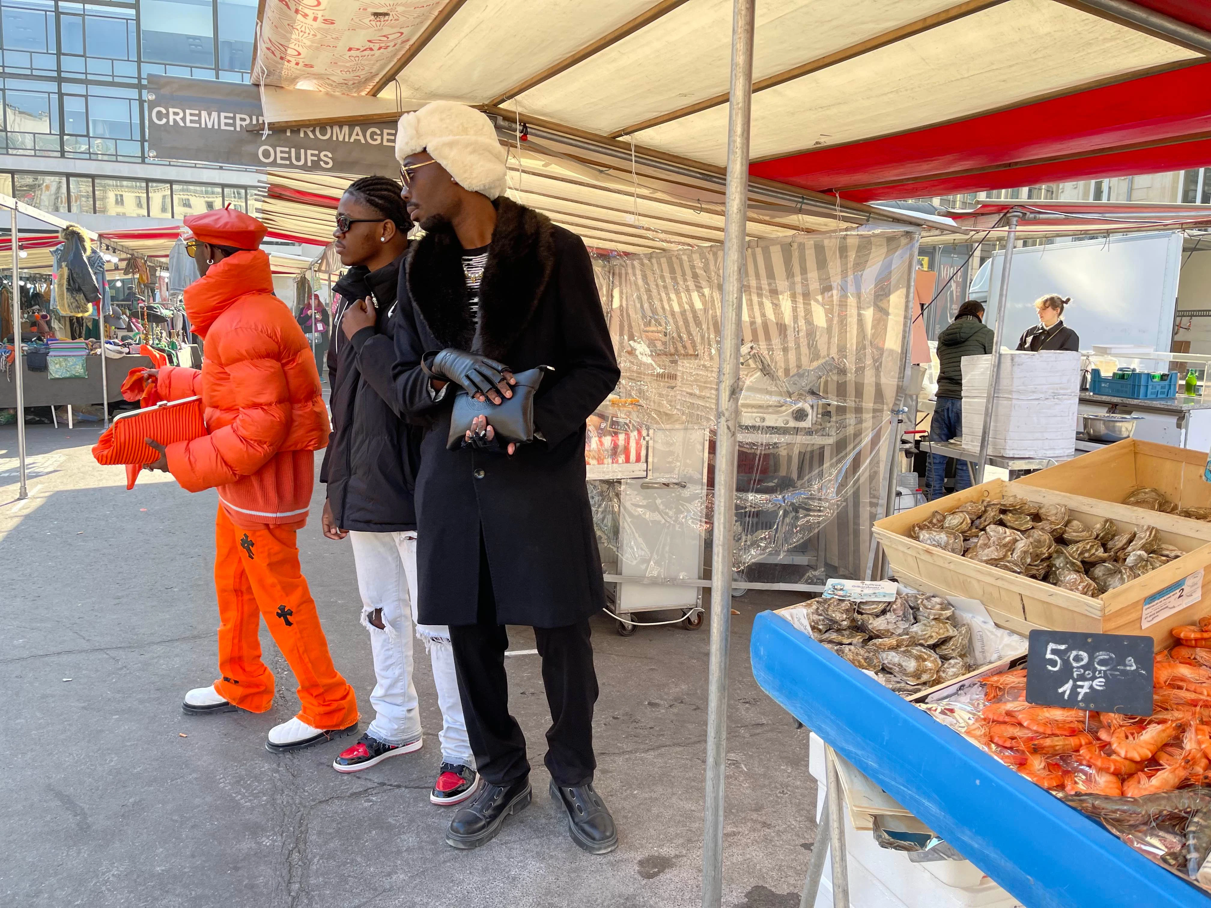 Auf dem Markt vor der Oper gibt es ebenfalls coole Looks sowie eine Menge Meeresfrüchte.