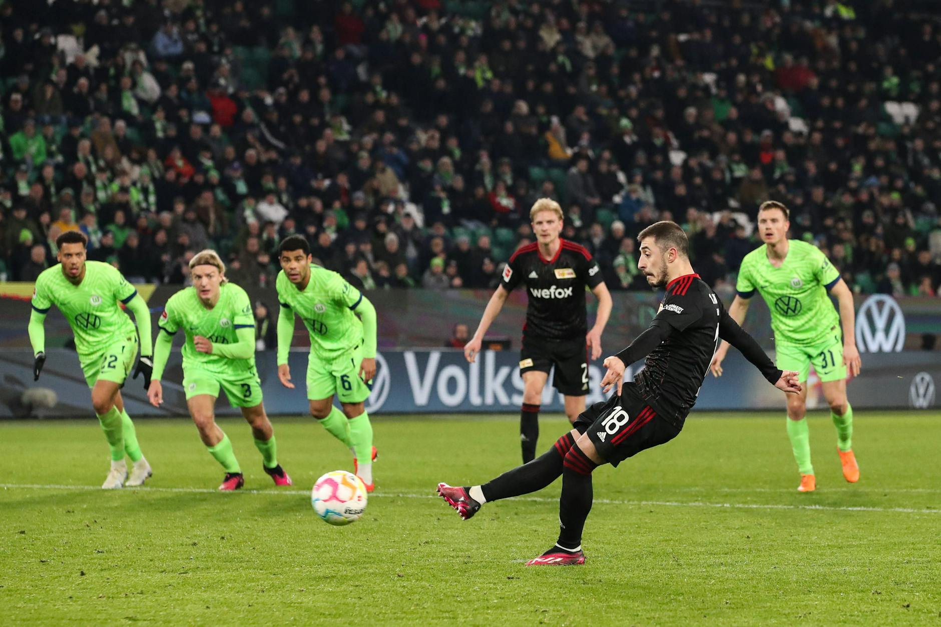 Josip Juranovic (27) traf erstmals für den 1. FC Union zum Elfmeter an und verwandelte beim VfL Wolfsburg sicher. 