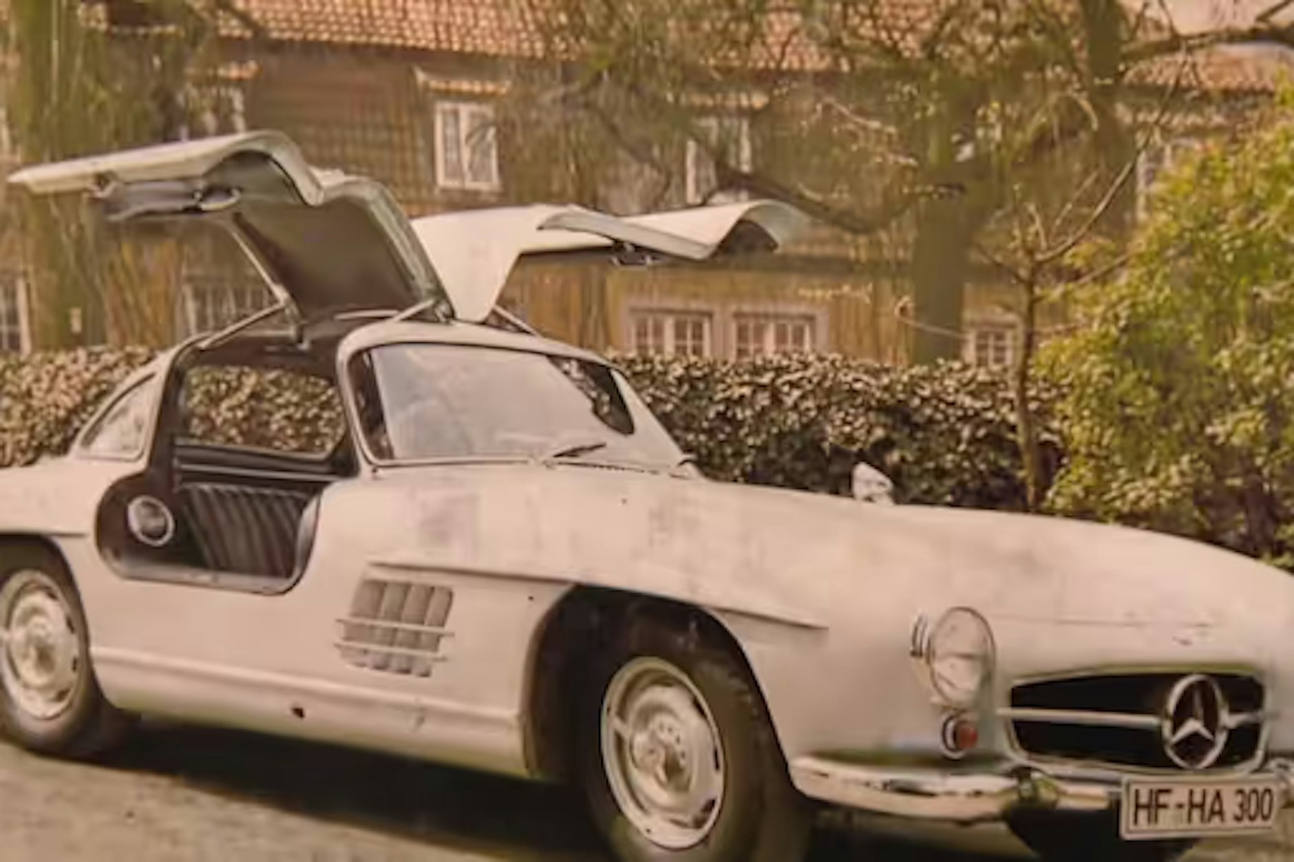 Dieser Mercedes 300 SL steht bei „Bares für Rares“ zum Verkauf.