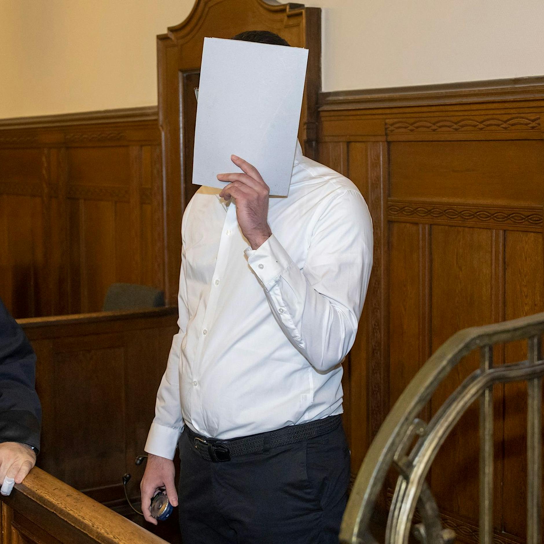 Berlin: Psychotischer Student schlitzt Mann die Kehle auf – Einweisung in Psychiatrie