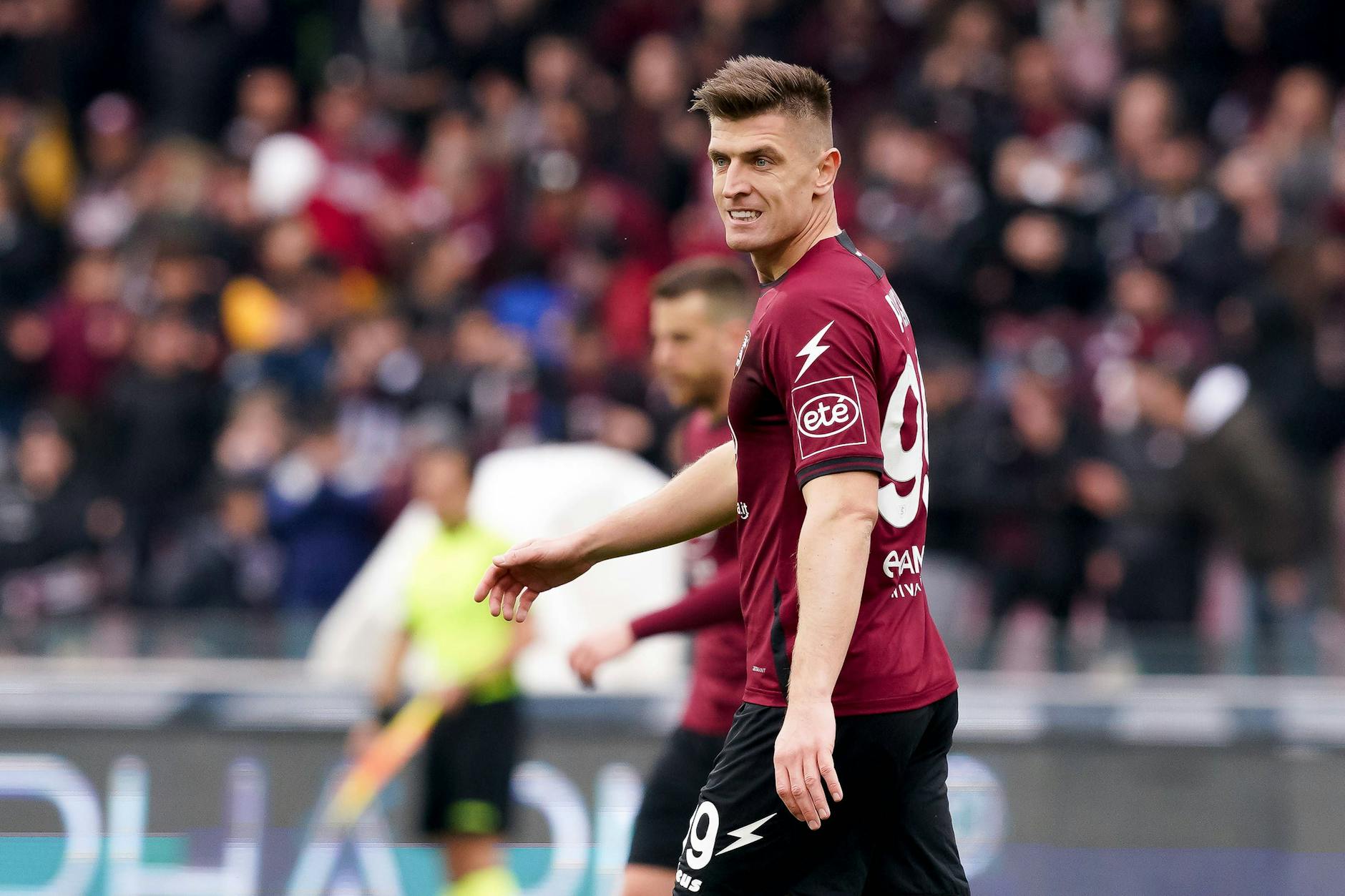 Krzysztof Piatek steht noch bis 2025 bei Hertha BSC unter Vertrag. Momentan ist er an US Salernitana ausgeliehen. Wird er an seinen Ex-Klub CFC Genua verkauft?