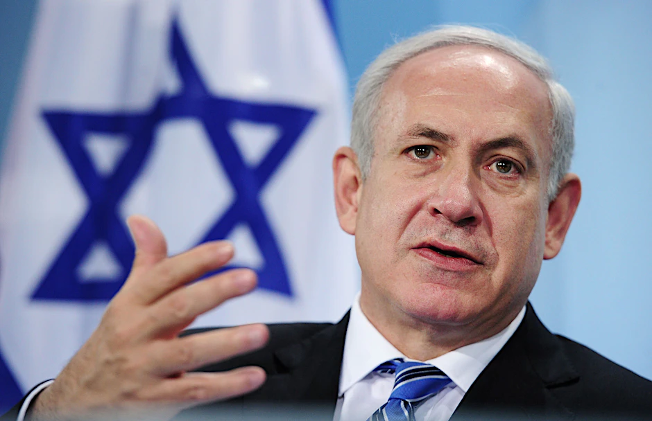 Der israelische Regierungschef Benjamin Netanjahu soll unter hohen Sicherheitsvorkehrungen am Mittwoch nach Berlin reisen. Jetzt fordern etwa 1000 Künstler die Absage des Besuchs.