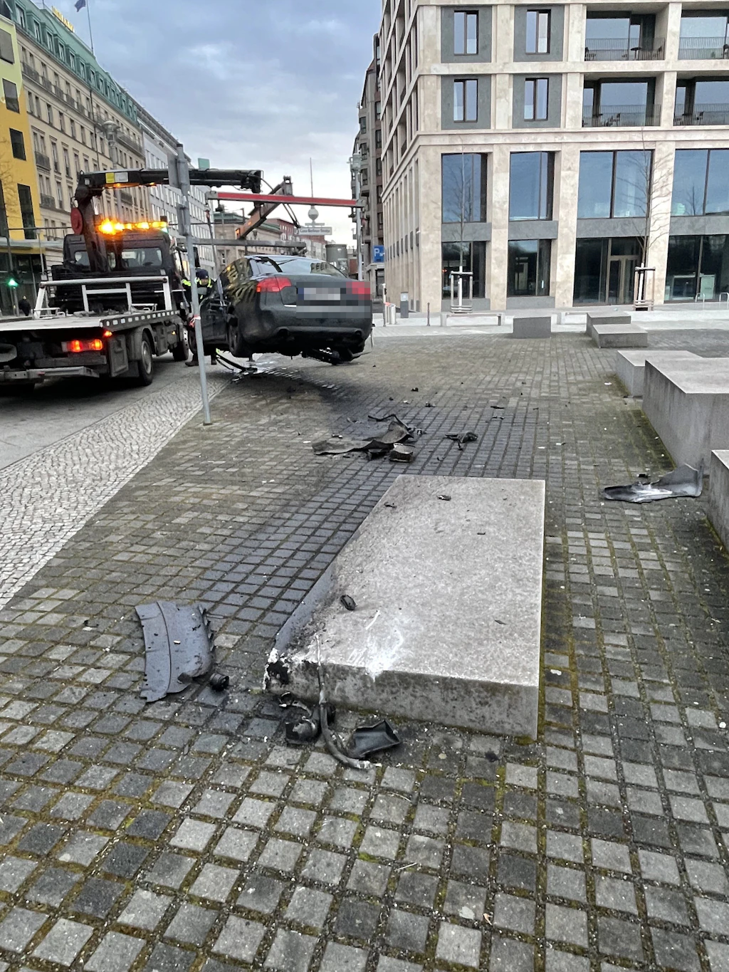 Nach Flucht vor Polizei: Auto beschädigt Holocaust-Mahnmal in Berlin