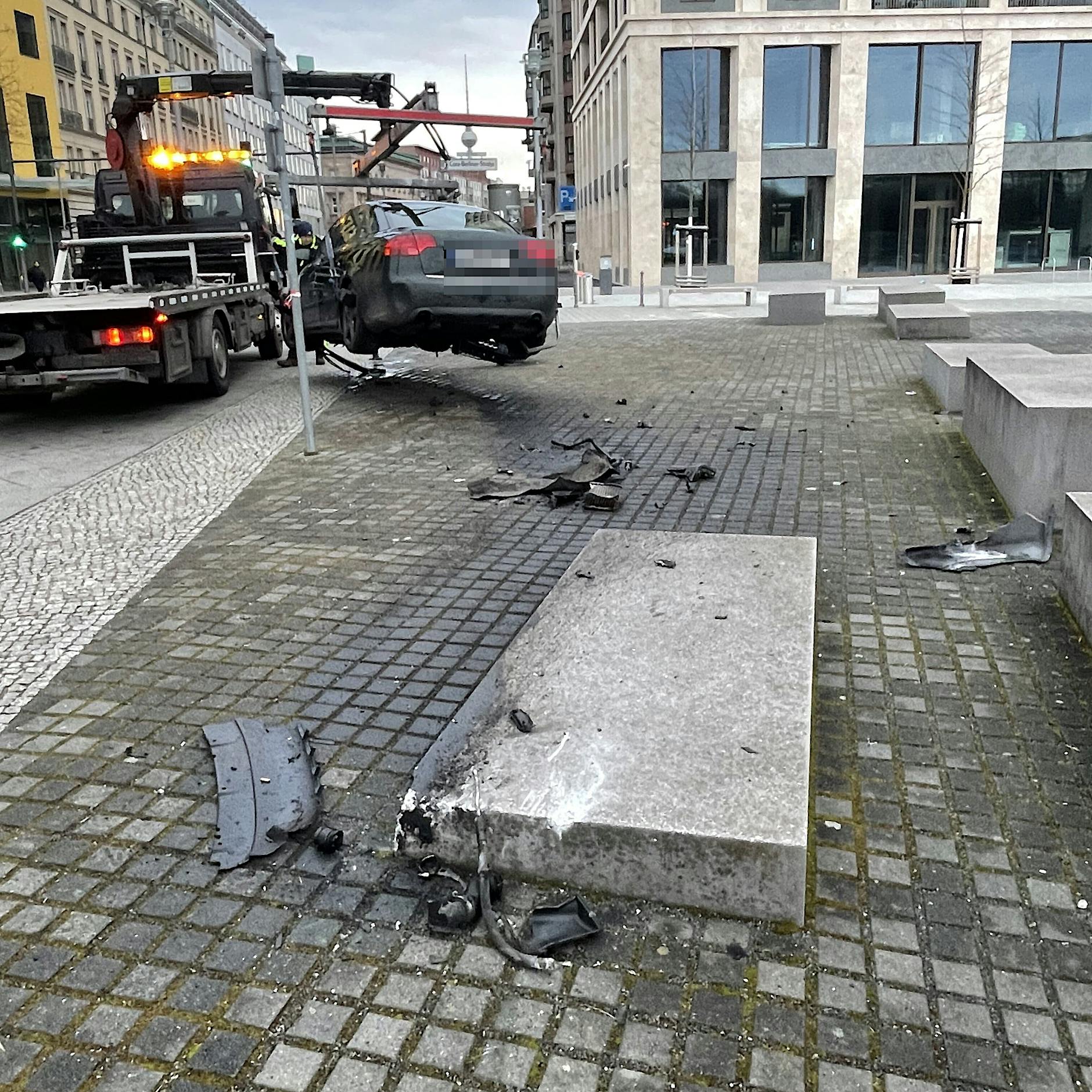 Nach Flucht vor Polizei: Auto beschädigt Holocaust-Mahnmal in Berlin