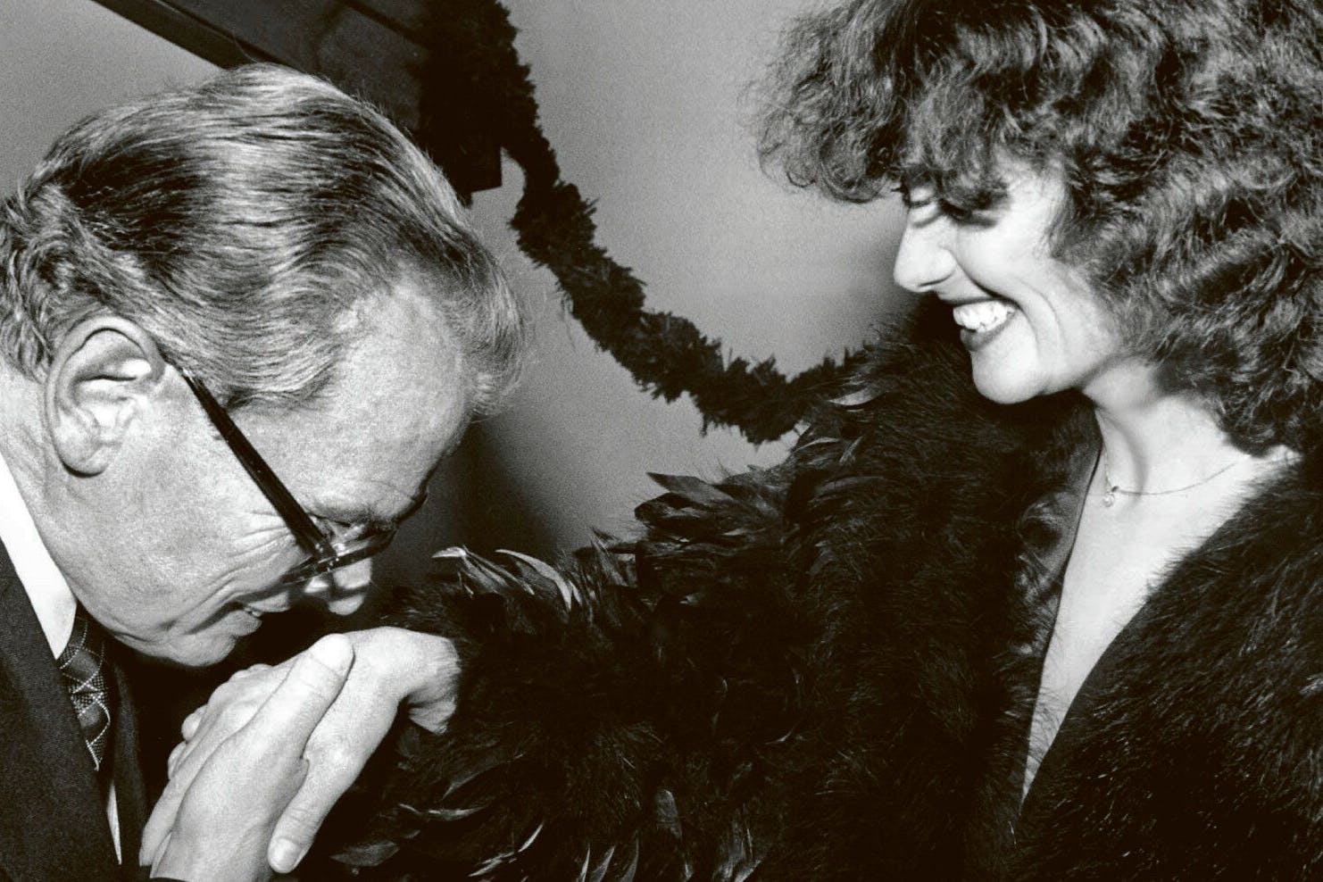 Der umstrittene Berlinale-Leiter Alfred Bauer 1978 mit Claudia Cardinale.