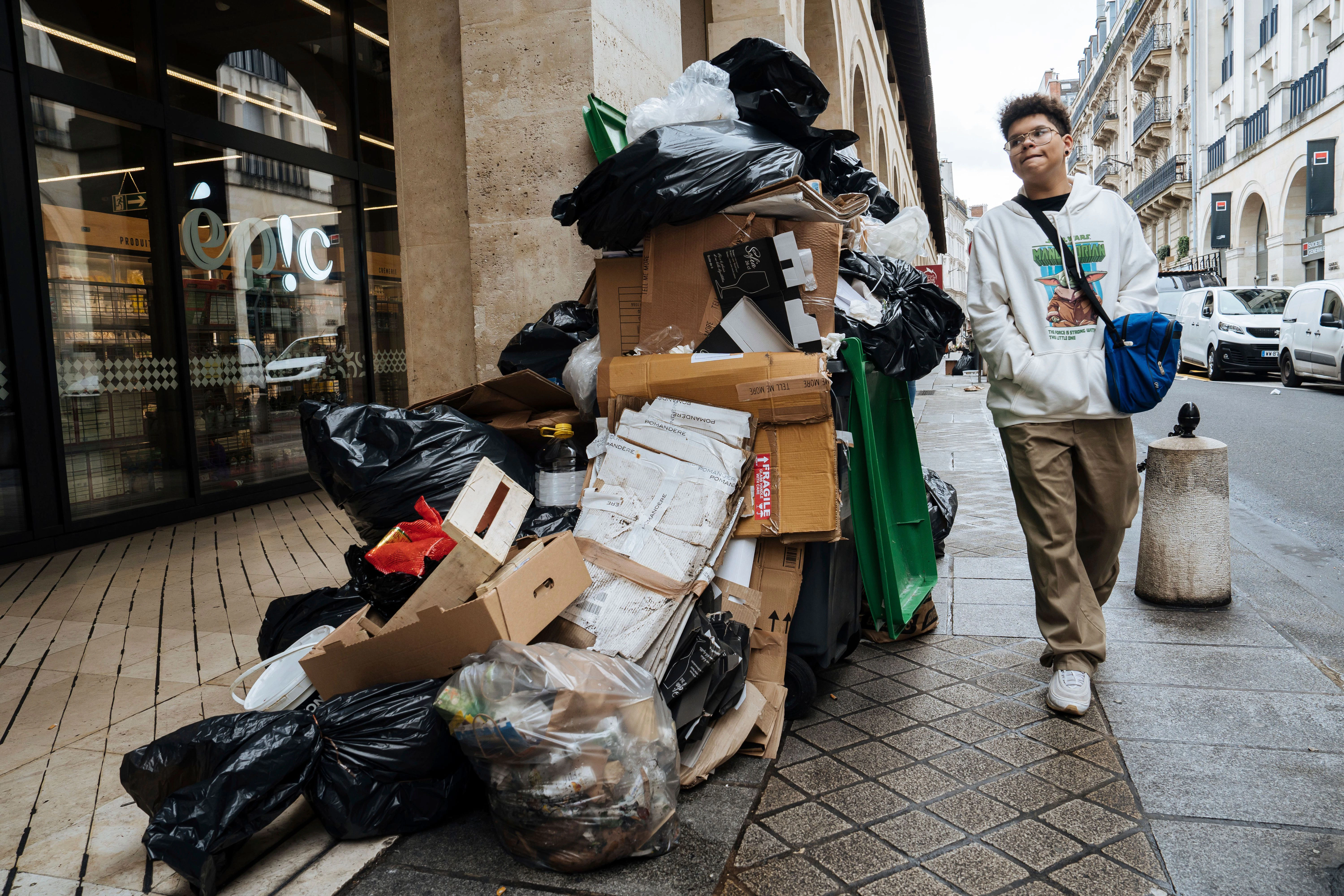 Müllberge in Paris: Vielen Bürgern stinkt die beschlossene Rentenreform.