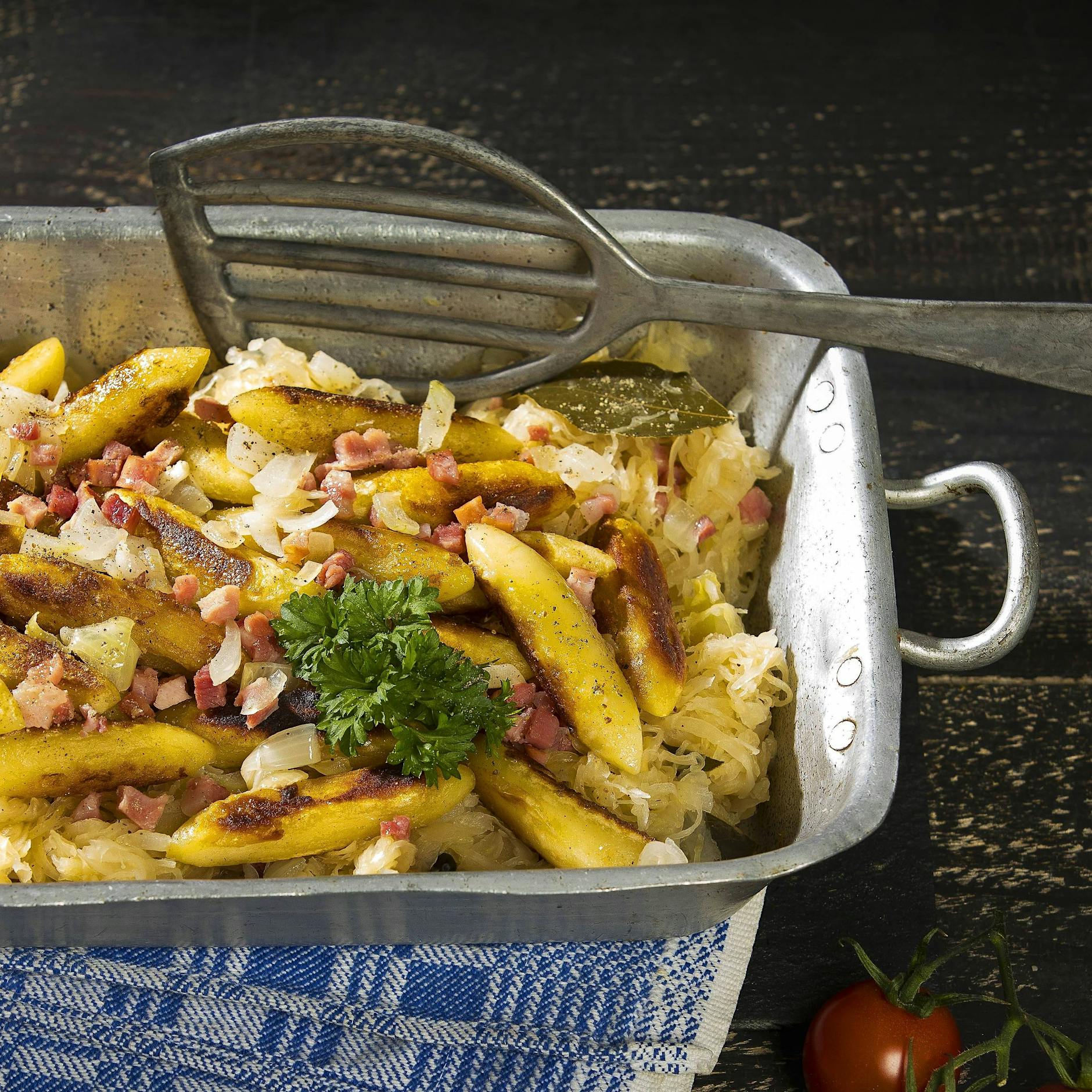 Rezept für Schupfnudeln mit Kraut und Hackfleisch: Dieses deftige Rezept ist günstig und perfekt fürs Abendessen!