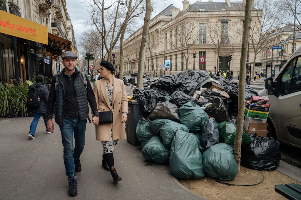 Ablehnung der Rentenreform: In Paris stapeln sich stinkende Müllberge
