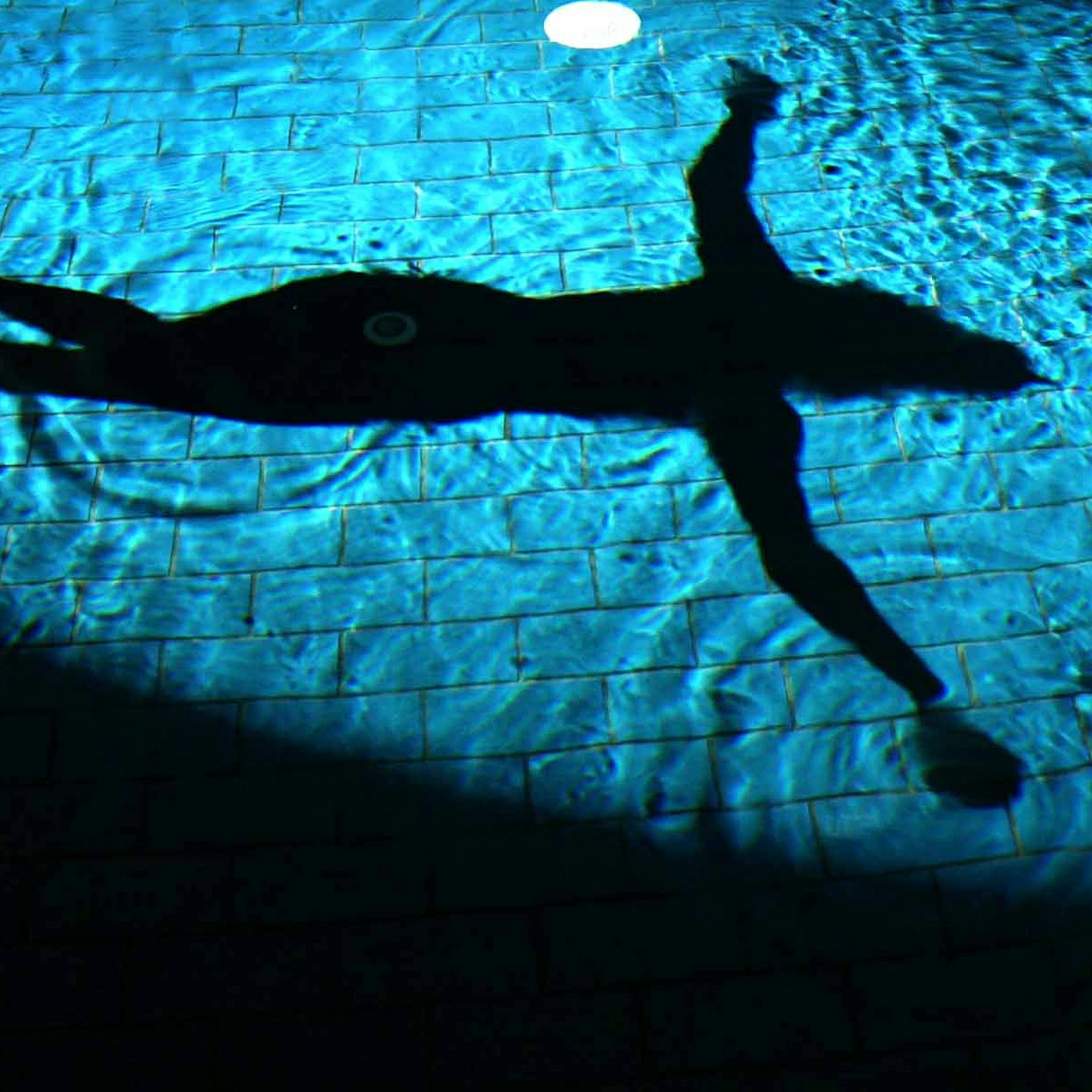 Softporno-Stimmung im Pool: Ist das Liquidrom die Gay-Sauna für Heteros?