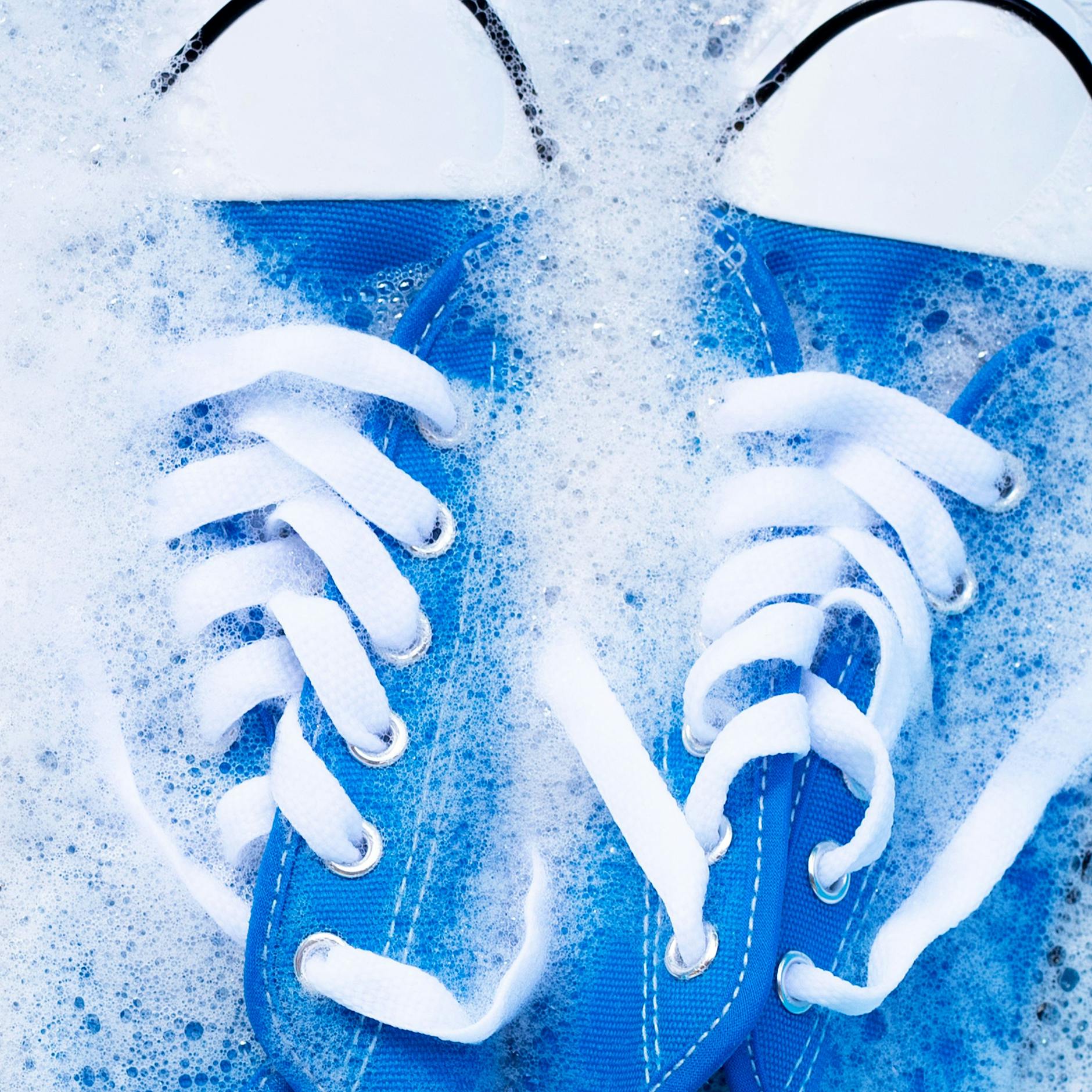 Kann ich meine Turnschuhe in der Waschmaschine waschen? So werden Sneaker wieder schön sauber!