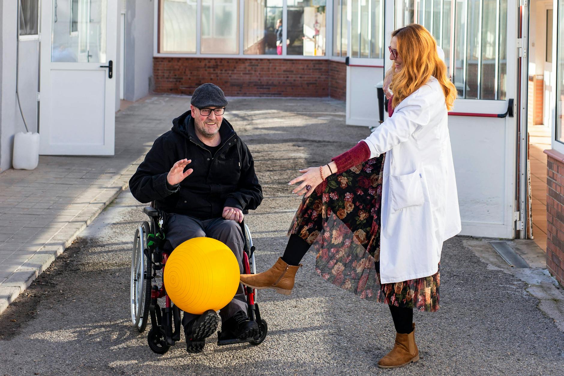 „Jeden Erfolg feiert man mit und viele kleine Gesten werden einem mit Dankbarkeit gedankt und können Großes bewirken.“ – Lena-Marie Erhard