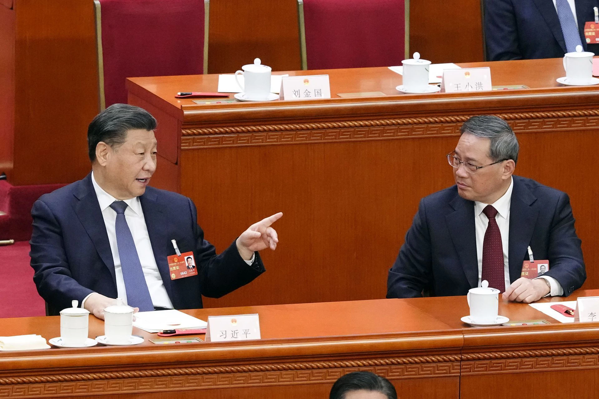 Li Qiang (r.) ist der neue chinesische Ministerpräsident und ein langjähriger Weggefährte von Staats- und Parteichef Xi Jinping.