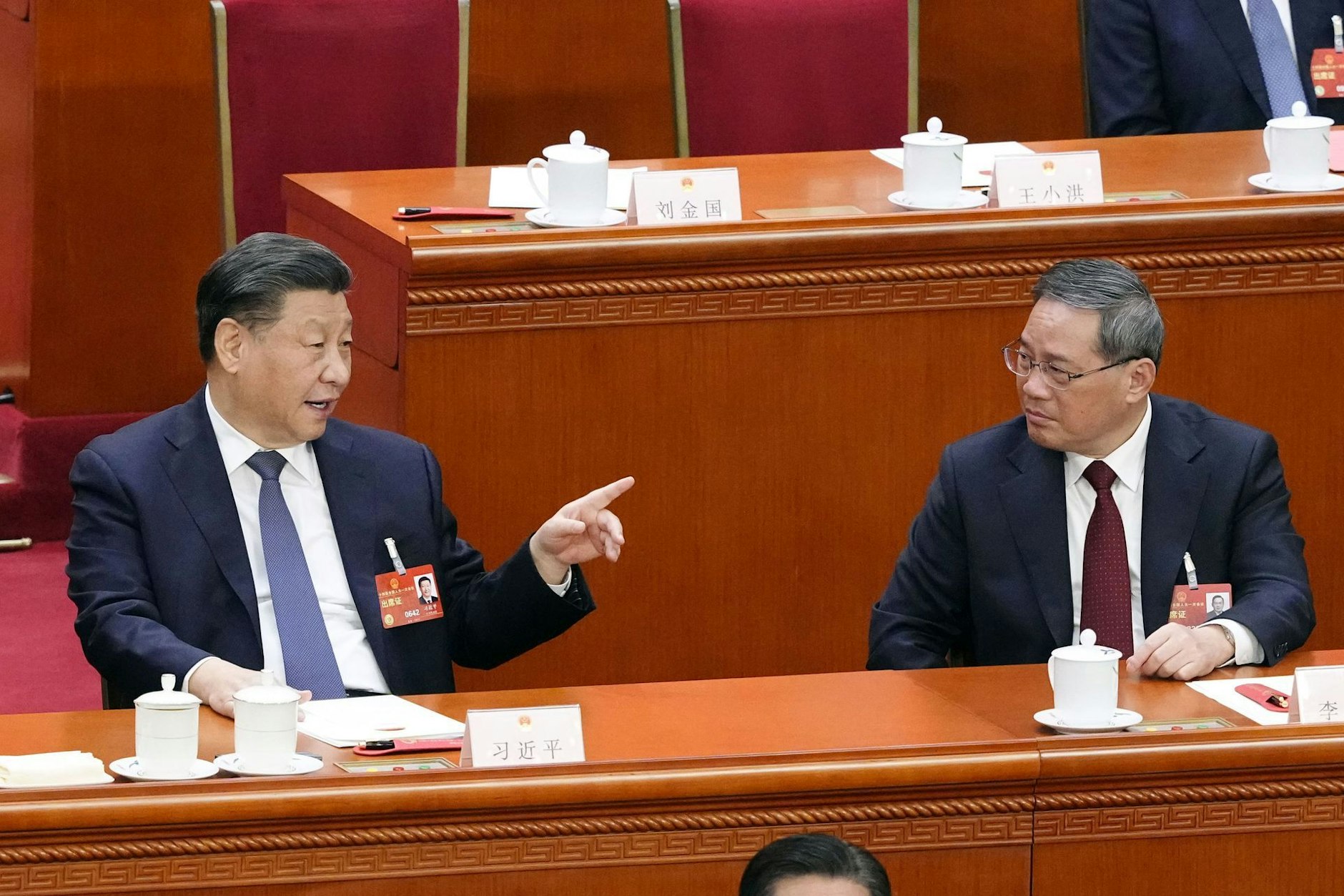 Li Qiang (r.) ist der neue chinesische Ministerpräsident und ein langjähriger Weggefährte von Staats- und Parteichef Xi Jinping.