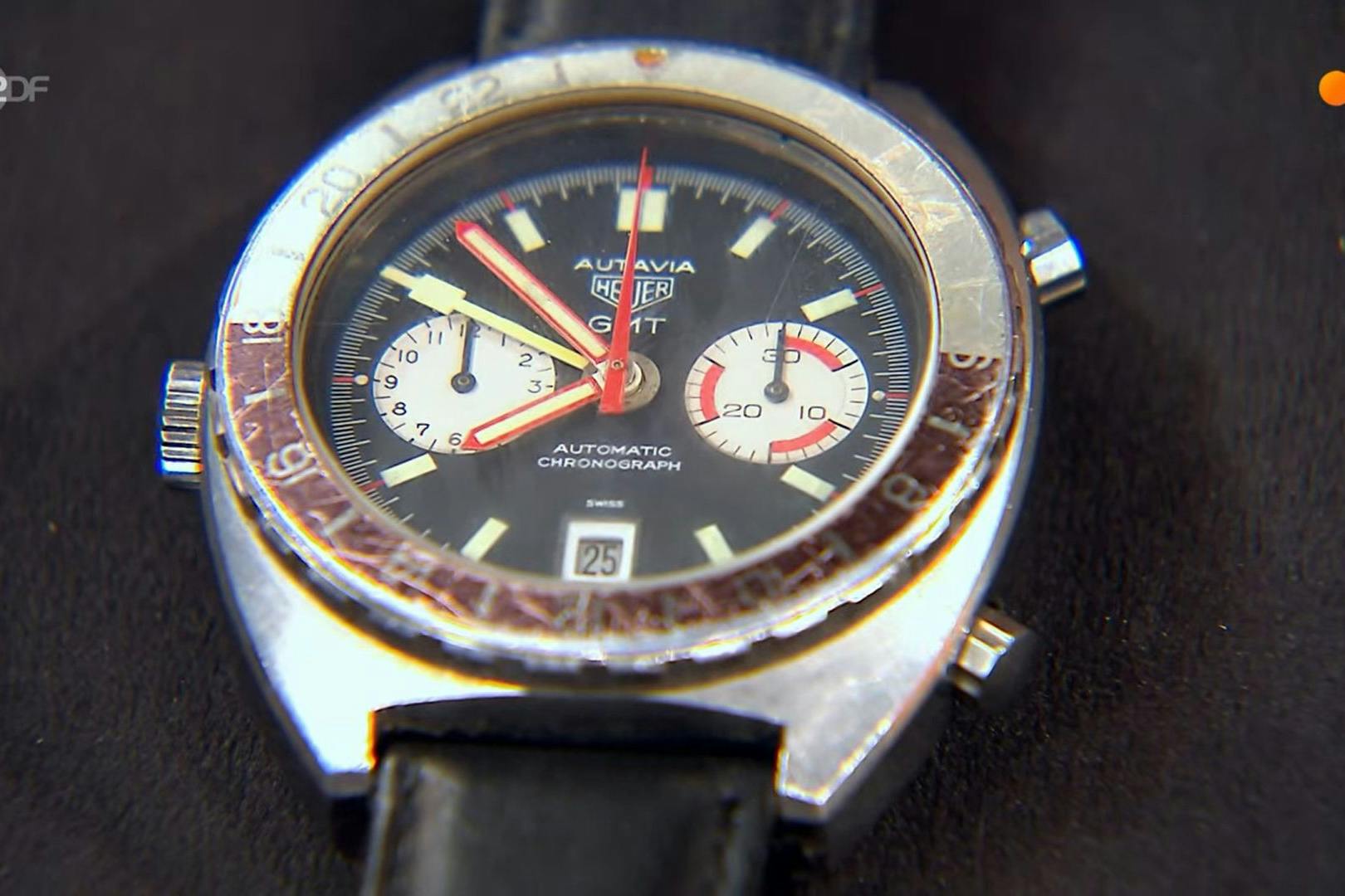 Etwas „abgerockt“, aber ziemlich selten und daher begehrt: ein Heuer-Chronograf aus den 1970er-Jahren, der bei „Bares für Rares“ zum Verkauf steht.