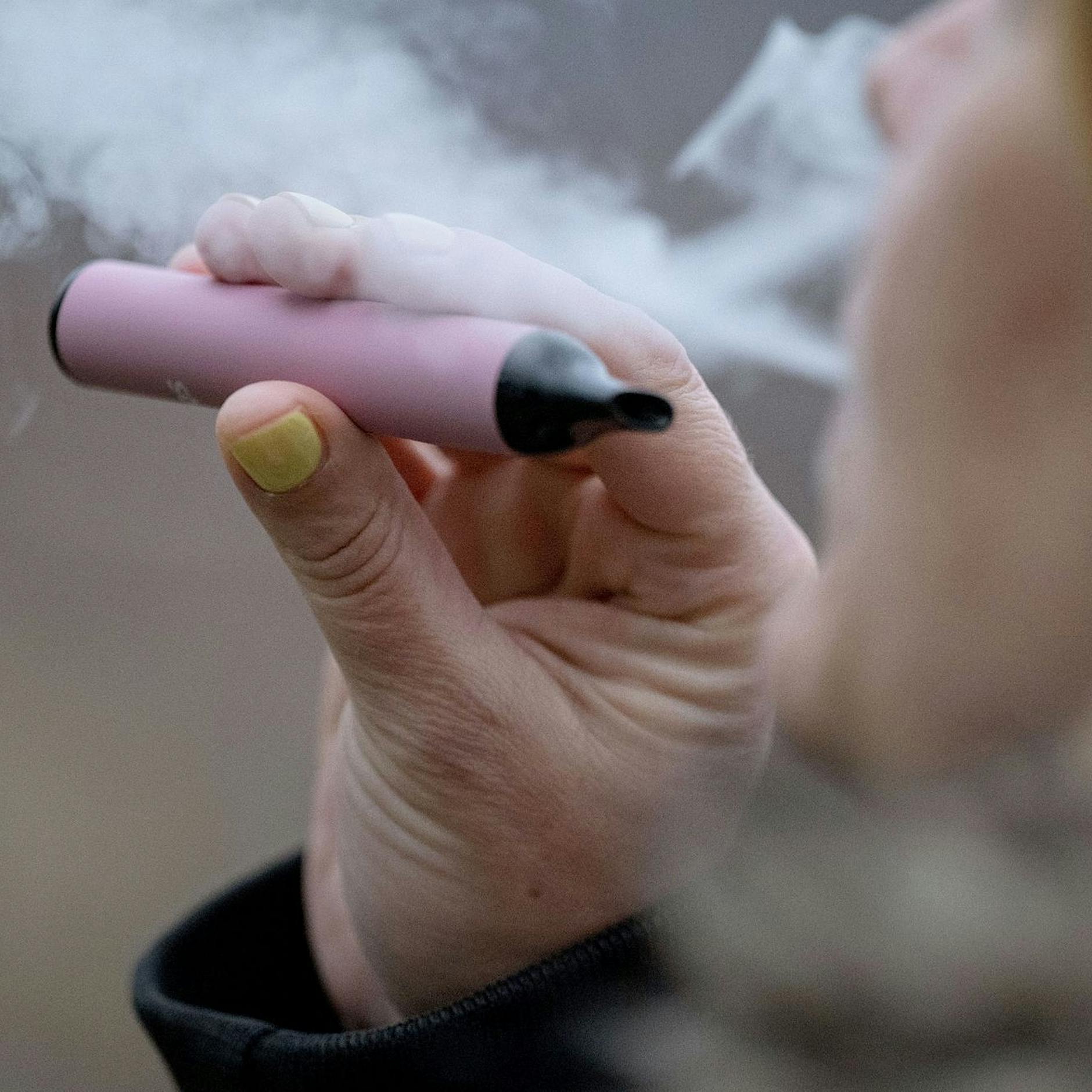 Einweg-E-Zigaretten: Sind die Vapes bald verboten?