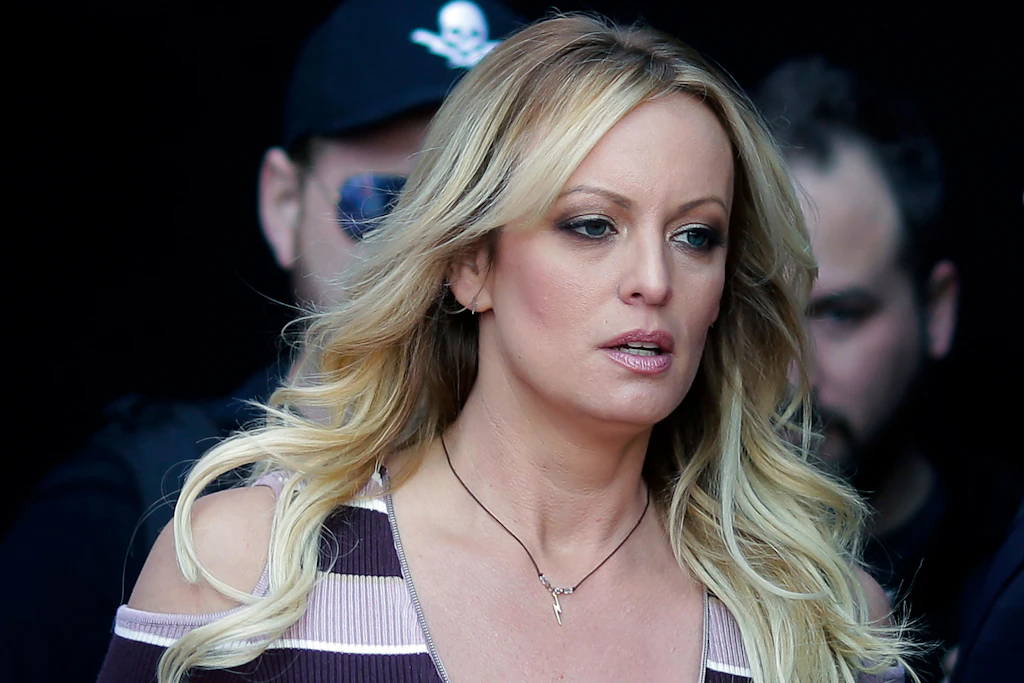 Schweigegeld nach Affäre? Pornostar Stormy Daniels sagt gegen Donald Trump aus