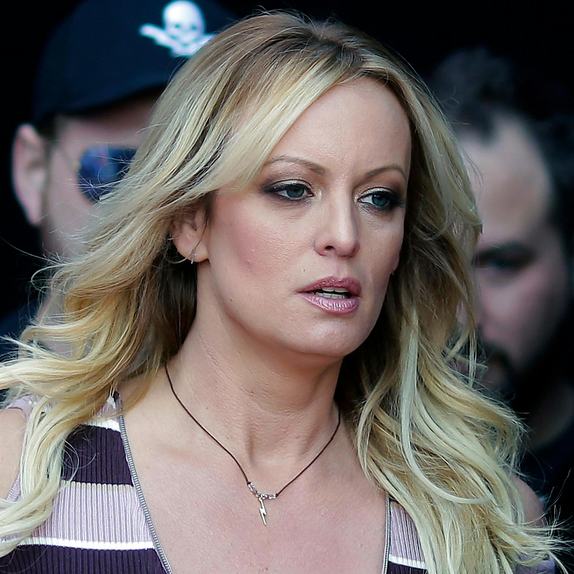 Schweigegeld nach Affäre? Pornostar Stormy Daniels sagt gegen Donald Trump aus