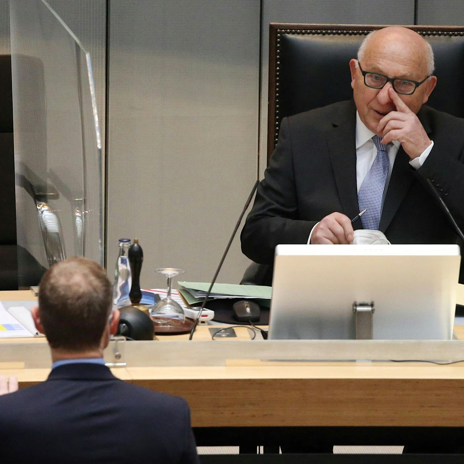 Parlament in Berlin: Senatoren müssen sich am Donnerstag nach hinten setzen